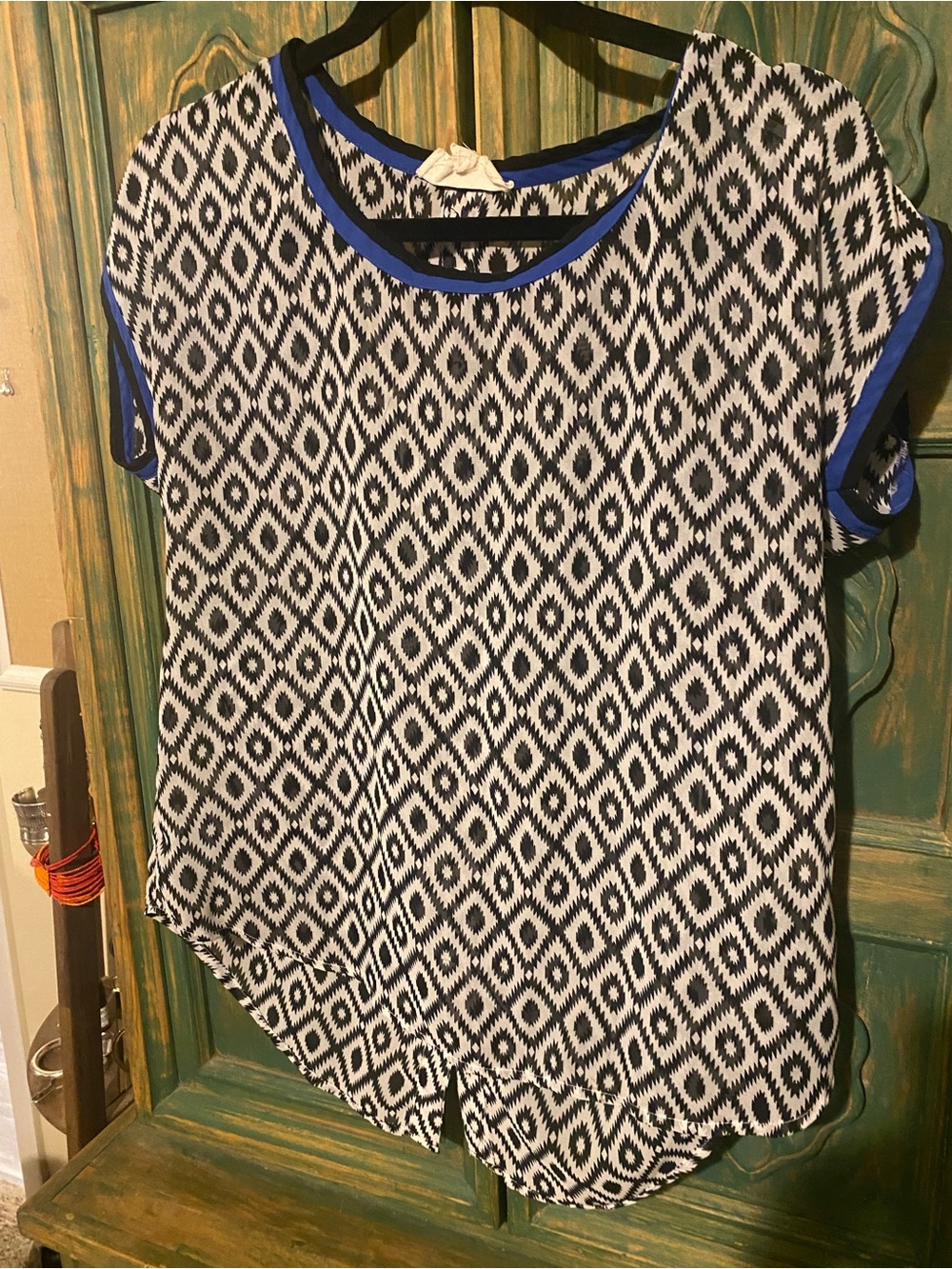 Black & White Diamond Print Short Sleeve Top with Blue Trim